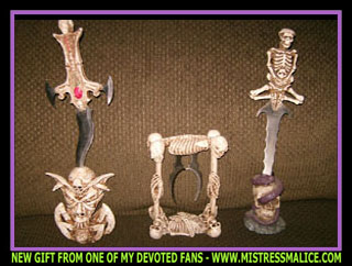 BONE DAGGER COLLECTION SET