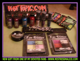 GOTHIC HOT TOPIC MAKEUP